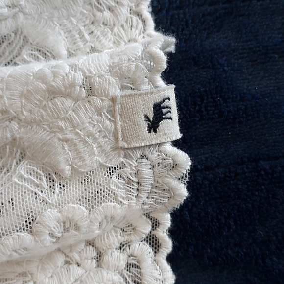 GIRLS medium Abercrombie Kids knit shirt with lace on hem - Picture 3 of 6